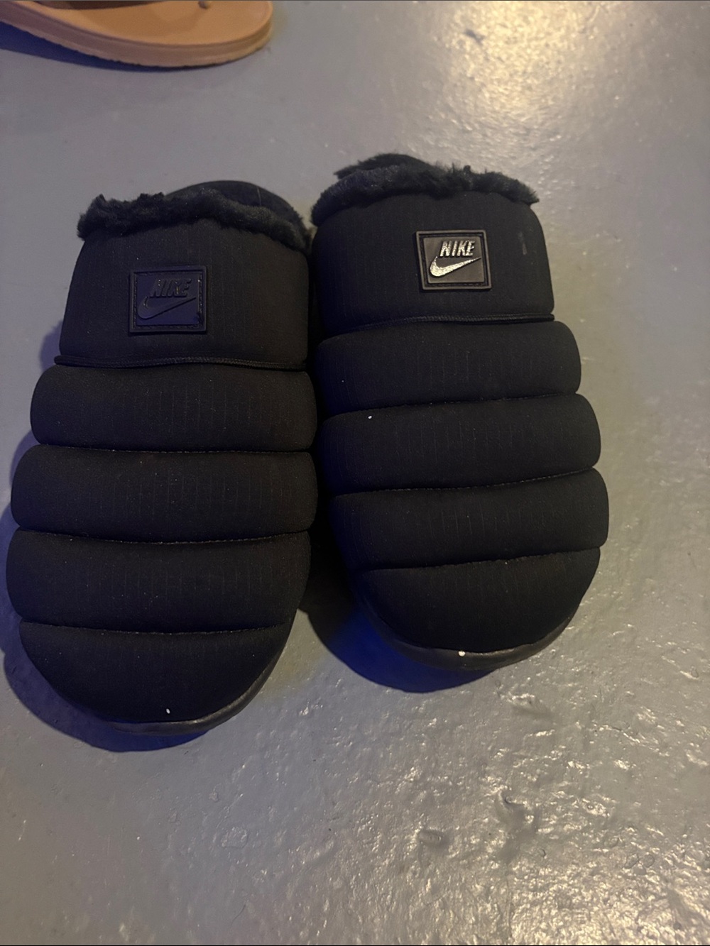 Nike Kids Black Quilted Slip-On Puffer Slippers with Faux Fur Trim